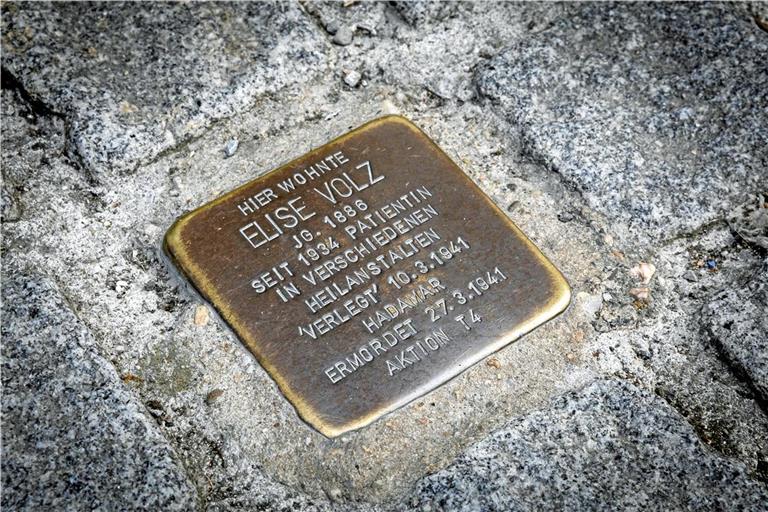 Ein Stolperstein in der Marktstraße erinnert an Elise Volz. Foto: Alexander Becher