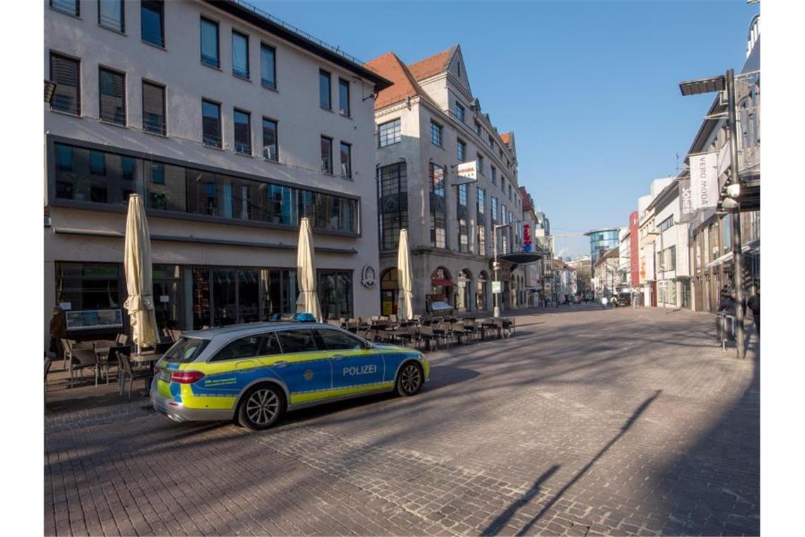 Polizei setzt Abstandsregeln durch: Etwas mehr Verstöße