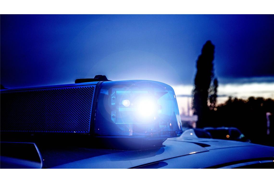 Mann flüchtet vor Polizeikontrolle und rammt Streifenwagen Ein Streifenwagen wurde gerammt. (Symbolbild)