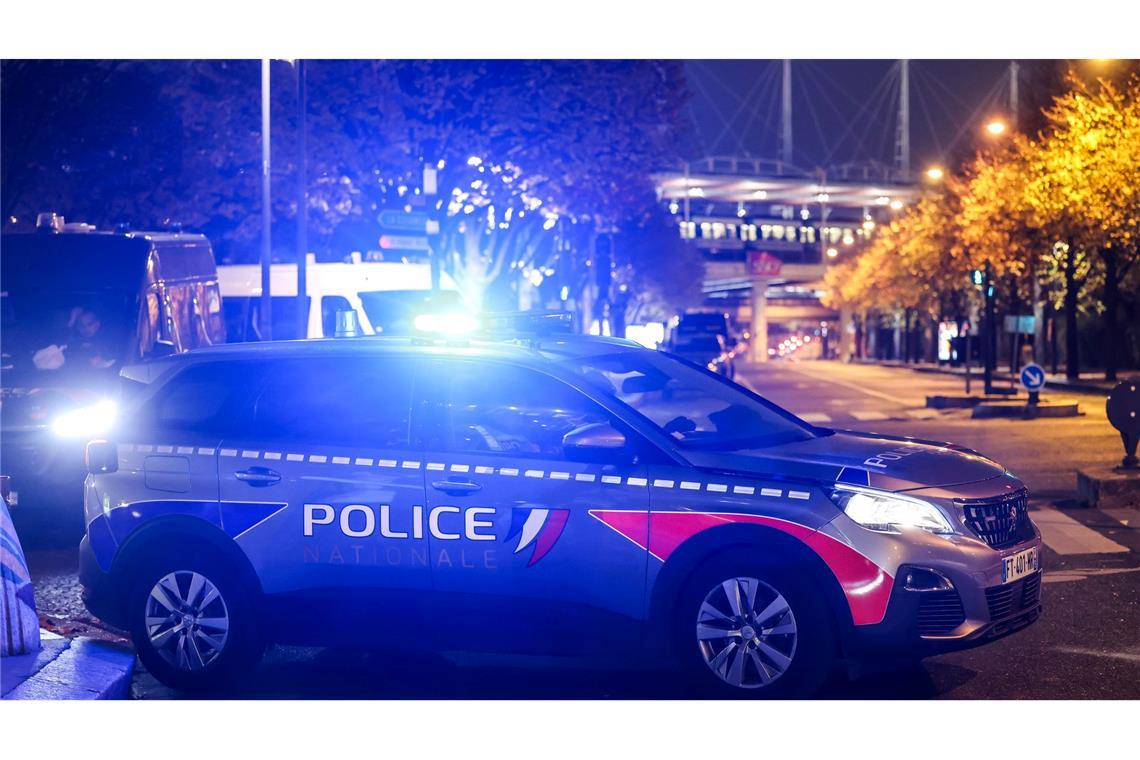 Auto fährt in Frankreich in Menschen vor Bar – ein Toter Ein Streit in einer Bar in der Normandie endet in einer Tragödie (Archivbild).