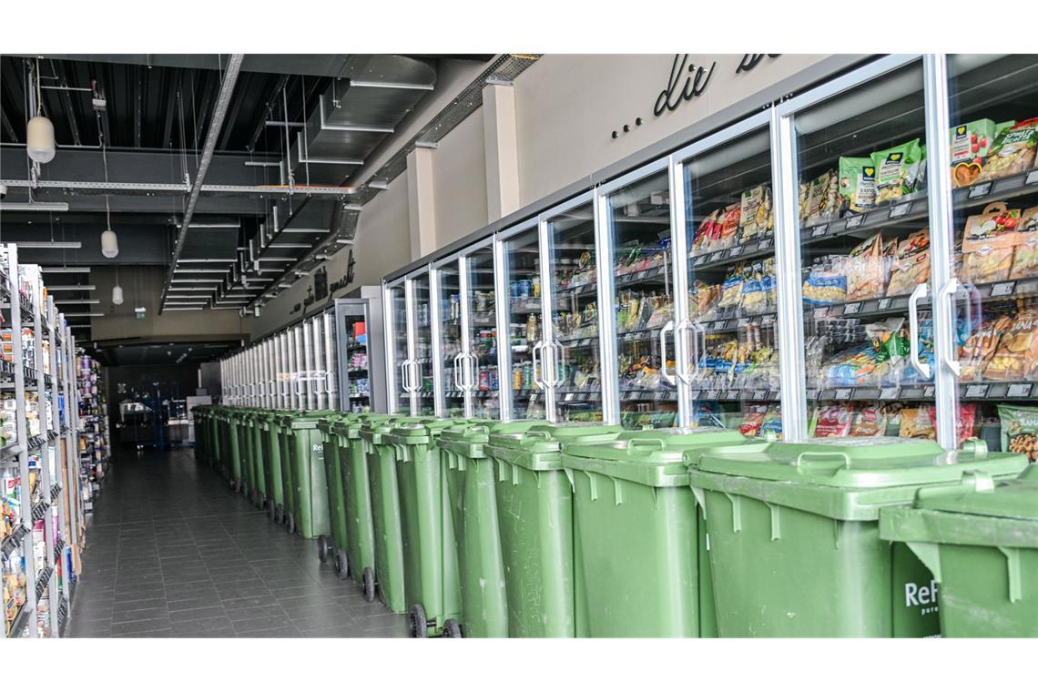Ein Supermarkt in Wannweil im Landkreis Reutlingen ist von dem Stromausfall betroffen. Tausende gekühlte Lebensmittel müssen voraussichtlich entsorgt werden.