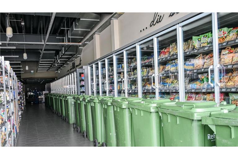 Ein Supermarkt in Wannweil im Landkreis Reutlingen ist von dem Stromausfall betroffen. Tausende gekühlte Lebensmittel müssen voraussichtlich entsorgt werden.