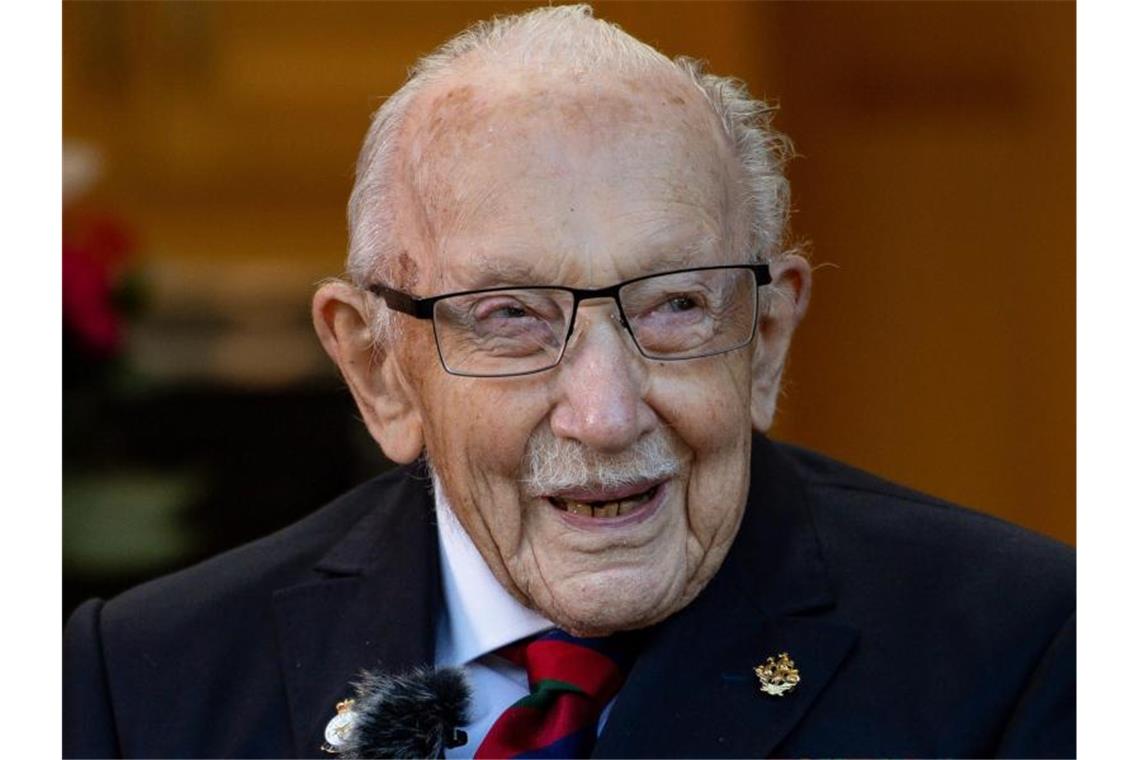 Captain Tom nach Covid-Erkrankung gestorben Ein Symbol der Hoffnung in finsteren Zeiten: Tom Moore. Foto: Jacob King/PA Wire/dpa