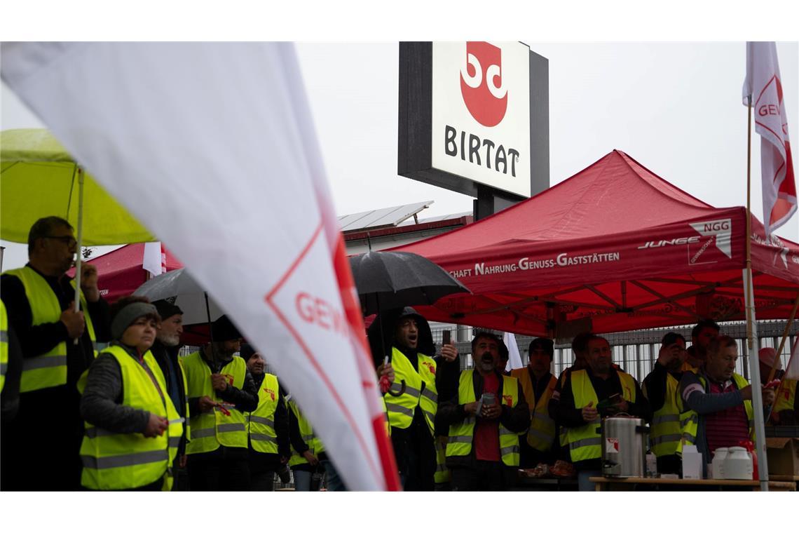 Warnstreik legt Dönerspieß-Produktion lahm Ein Tarifvertrag in dieser Branche wäre laut Gewerkschaft bundesweit einmalig.