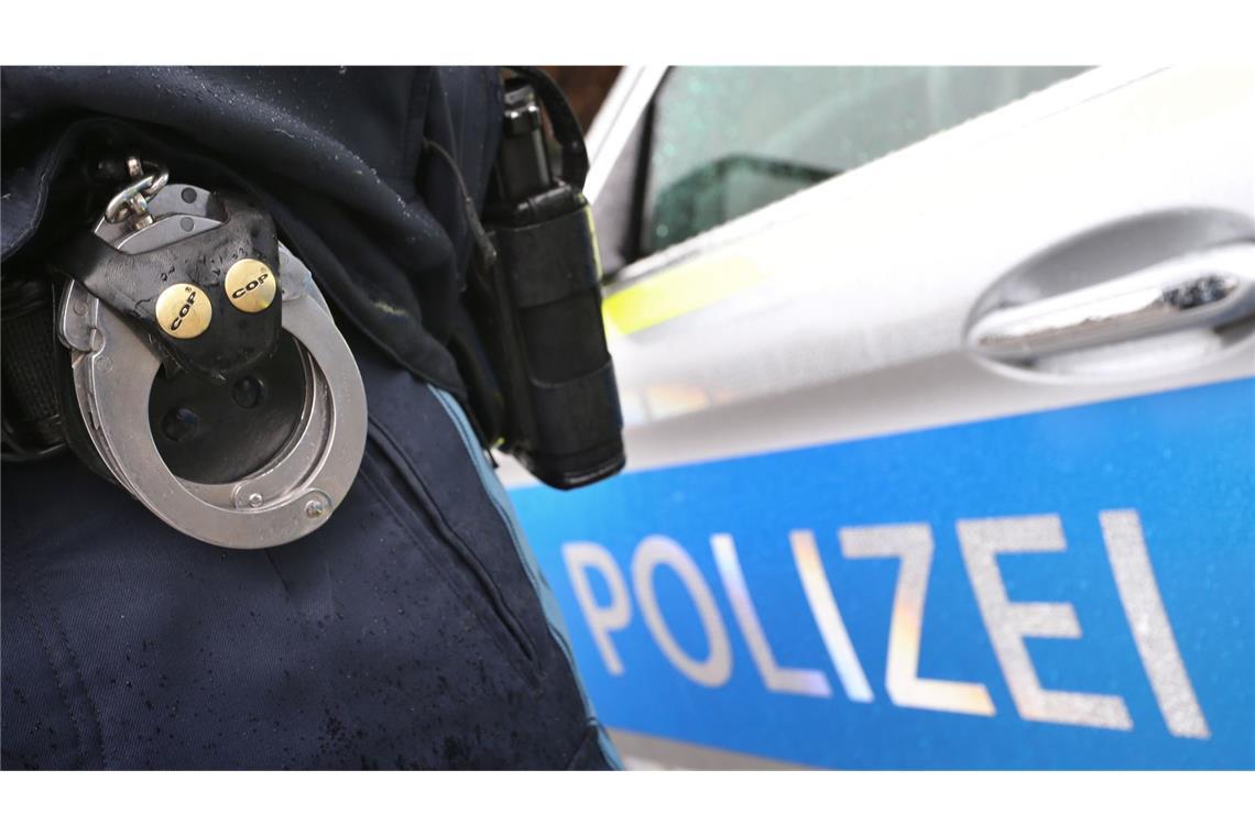 Ein Tatmotiv ist den Angaben zufolge bislang nicht bekannt. (Symbolbild)