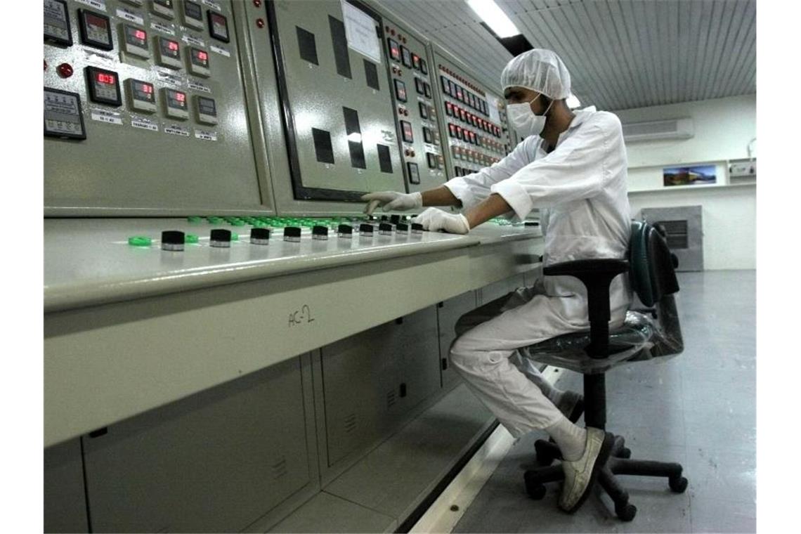 Ein Techniker arbeitet in einer Uran-Aufbereitungsanlage in Isfahan. Foto: Vahid Salemi/AP