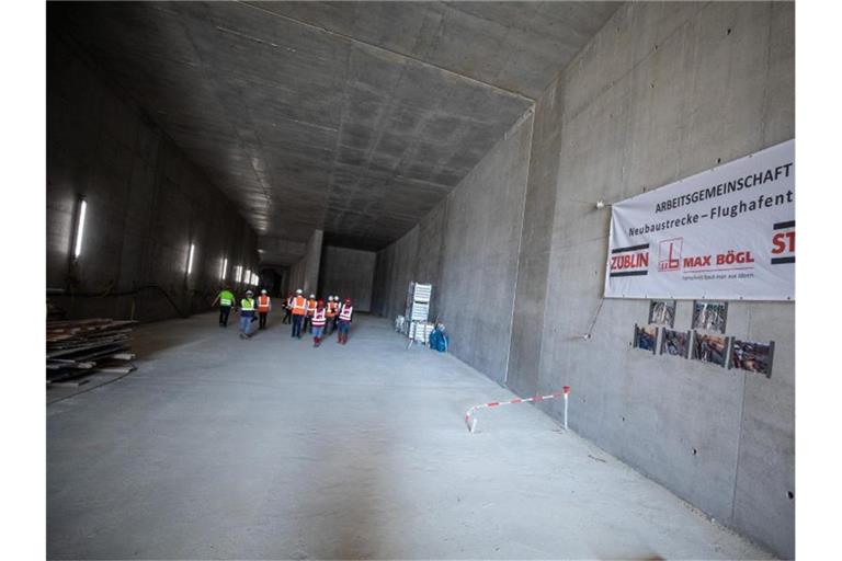 Ein Teil des rund zwei Kilometer langen Tunnels unter der Autobahn A8. Foto: Christoph Schmidt/dpa