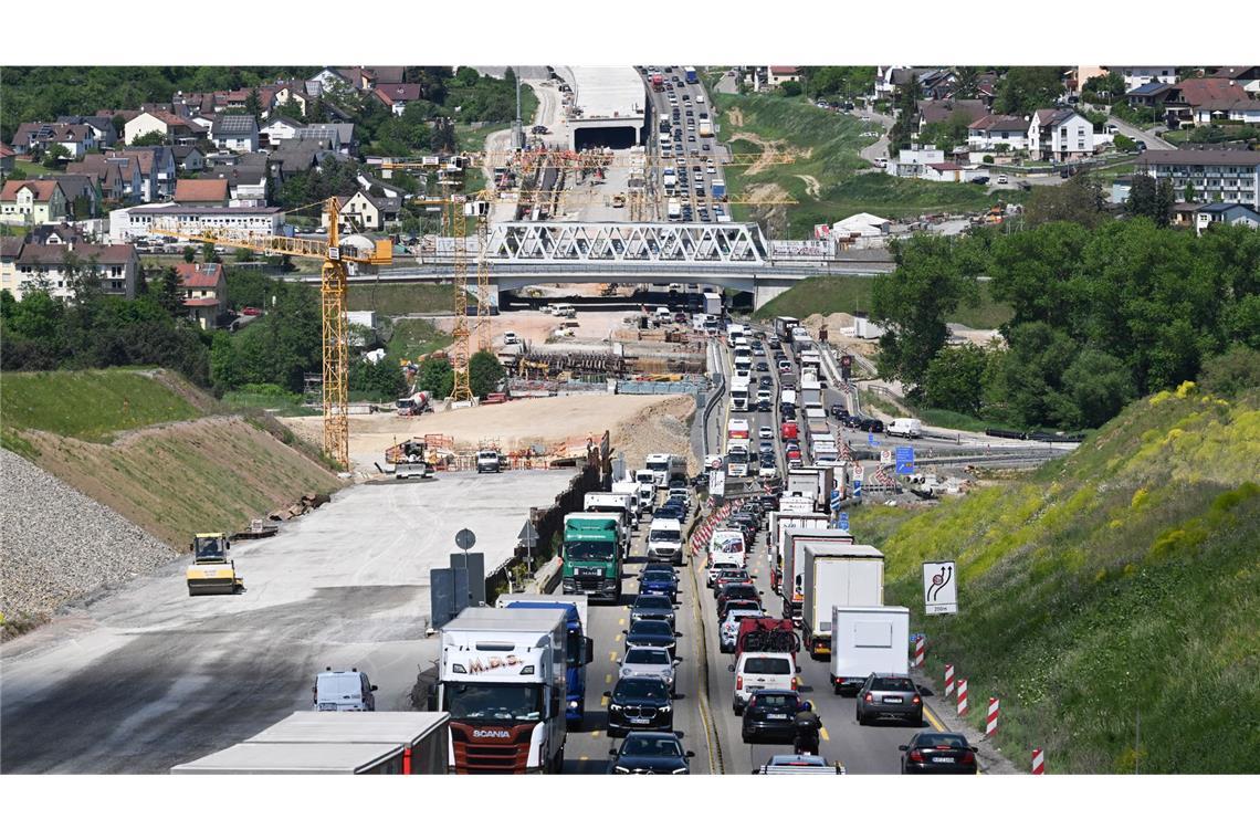 Ein Teilstück der A8 wird am Wochenende gesperrt (Symbolbild).