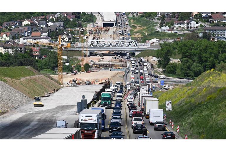 Ein Teilstück der A8 wird am Wochenende gesperrt (Symbolbild).