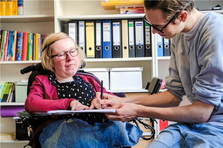 Ein Text in Leichter Sprache kann auch von Menschen mit Beeinträchtigung gut verstanden werden. (Symbolfoto)