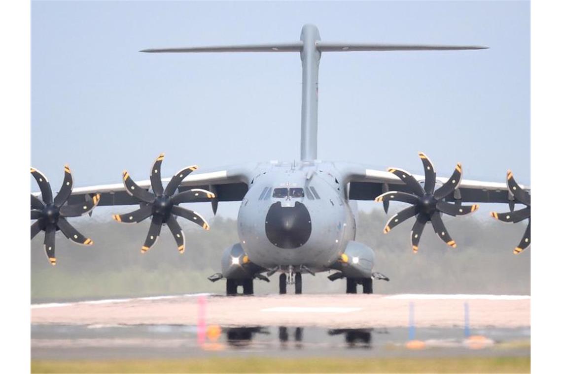 Evakuierung von Botschaftsangehörigen beginnt umgehend Ein Transportflugzeug vom Typ Airbus A400M. Foto: Julian Stratenschulte/dpa