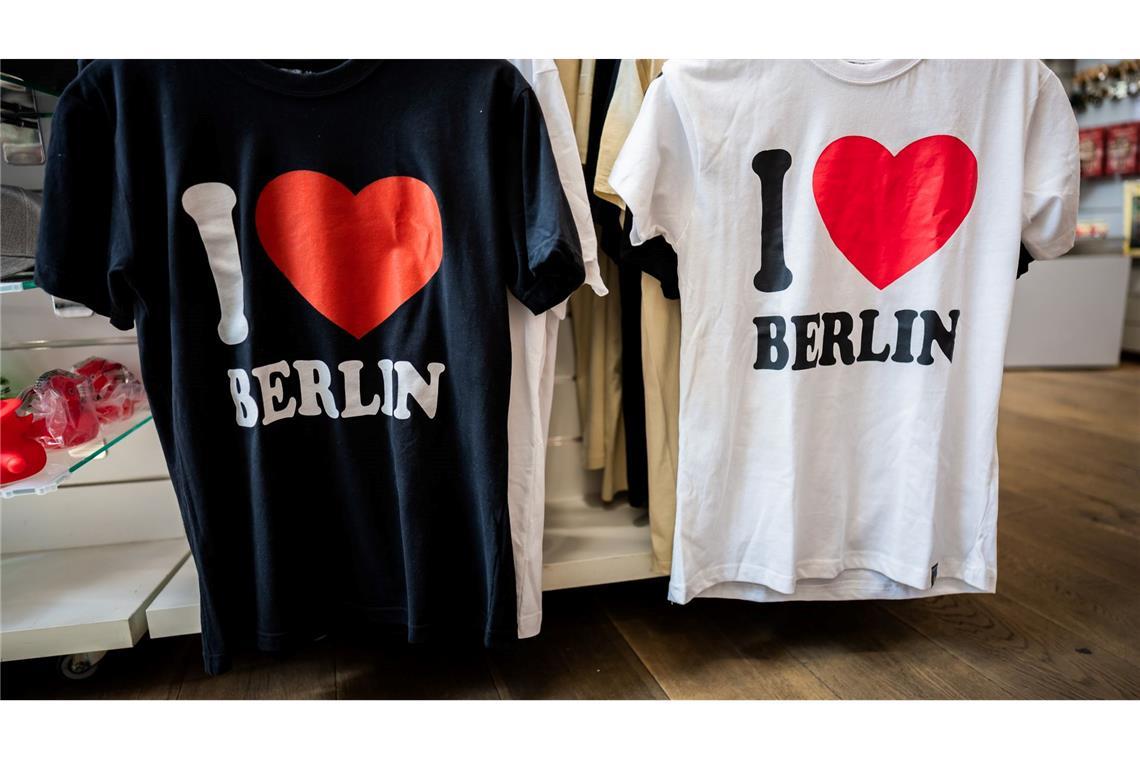 EU-Gericht: Kein Schutz für "I love"-Design auf Kleidung Ein Unternehmen aus Leipzig zog gegen Entscheidungen des EU-Markenamts vor Gericht.