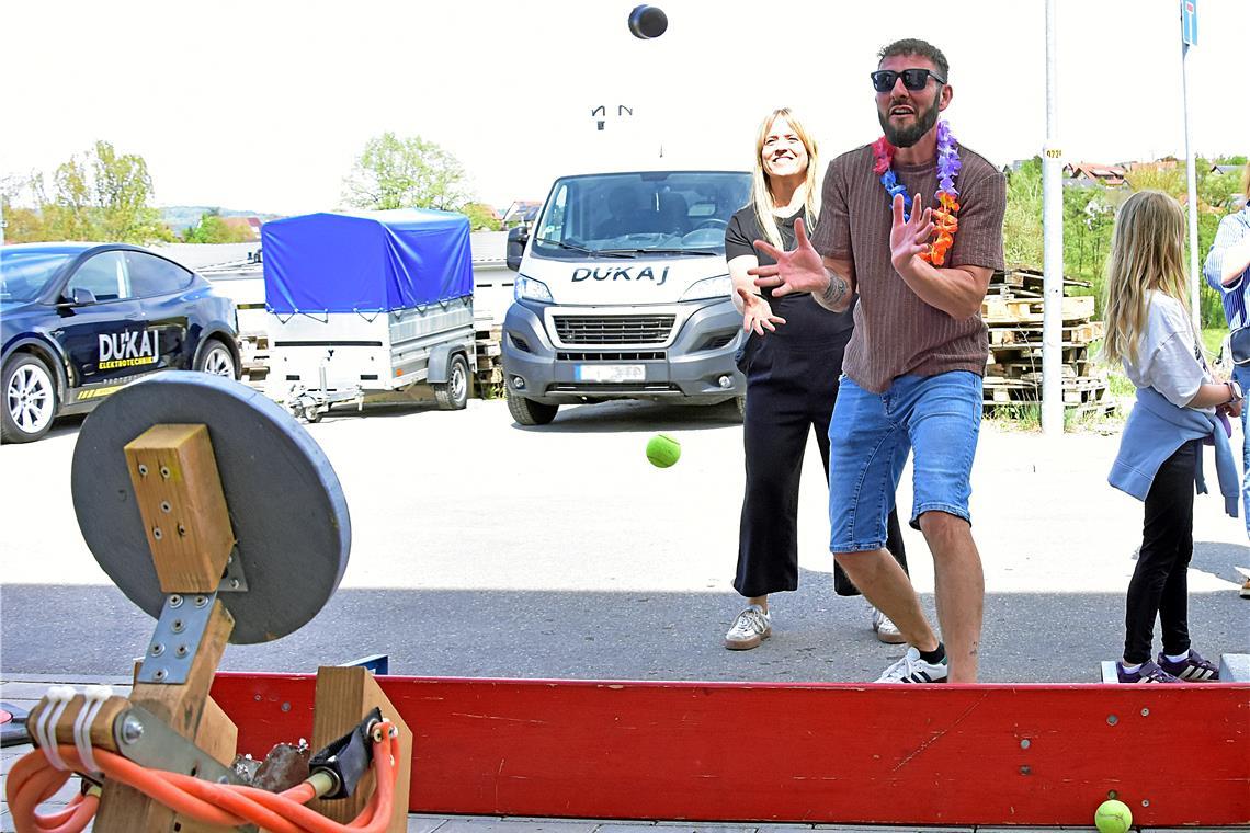 Ein Unterweissacher hat erfolgreich die Schaumkuss-Schleuder beim Unternehmen PU...