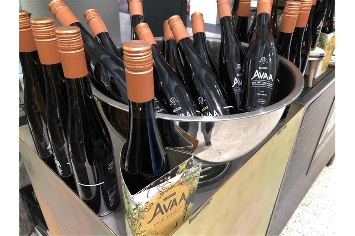Tequila, Verjus und mehr: Trendgetränke 2022 Ein uraltes Kulturgetränk namens Verjus - vom französischen „vert jus“ (grüner Saft) - erlebt derzeit eine kleine Renaissance. Foto: Gregor Tholl/dpa