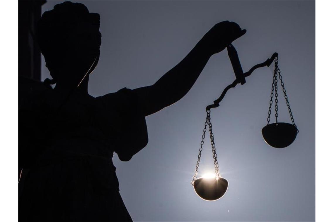 Ein Urteil des Berliner Landgerichts gegen zwei Frauenärzte wird erwartet. Foto: Frank Rumpenhorst/dpa