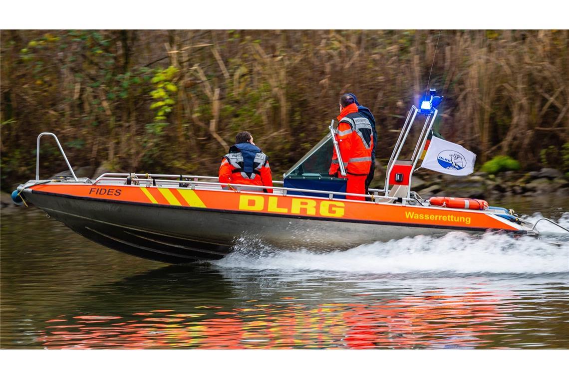 Vermisster Schwimmer wurde tot geborgen Ein vermisster Schwimmer ist aus dem Neckar bei Obrigheim tot geborgen worden. (Symbolbild)