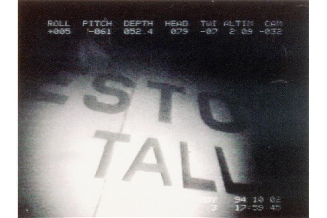 Hinterbliebenen-Expedition zum „Estonia“-Wrack unterwegs Ein Videostandbild zeigt den Schriftzug der 1994 gesunkenen Ostsee-Fähre „Estonia“, die vor der Südküste Finnlands liegt. Foto: -/STT-Lehtikuva-Pool/dpa