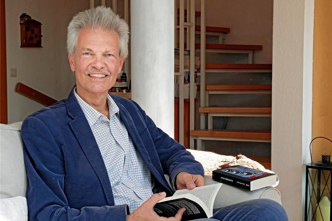 Ein von Klaus Wanninger verfasster Livekrimi wird aufgeführt. Archivfoto: Ralph Steinemann