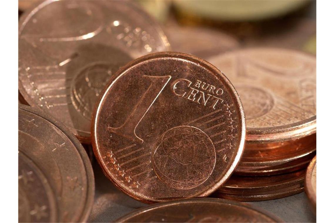Ein Vorstoß zur Abschaffung der Cent-Münzen könnte aus Brüssel kommen, die EU-Kommission erwägt dies. Bei Barzahlung müsste dann auf- oder abgerundet werden. Foto: Karlheinz Schindler/dpa