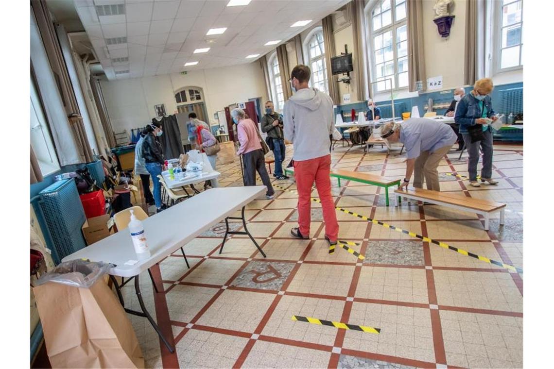 „Grüne Welle“ bei Kommunalwahlen in Frankreich Ein Wahllokal in Paris. In Frankreich hat die Endrunde der Kommunalwahlen begonnen. Foto: Aurelien Morissard/XinHua/dpa