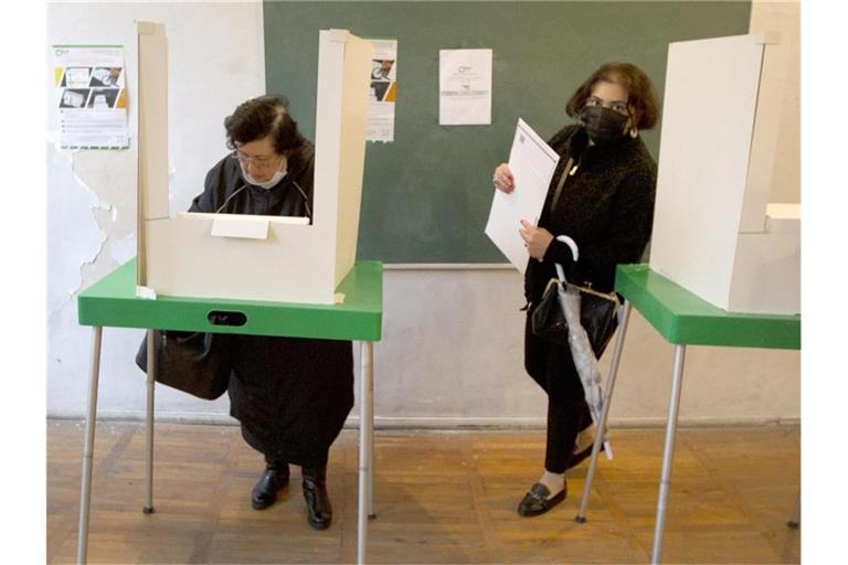 Ein Wahllokal in Tiflis. Foto: Shakh Aivazov/AP/dpa