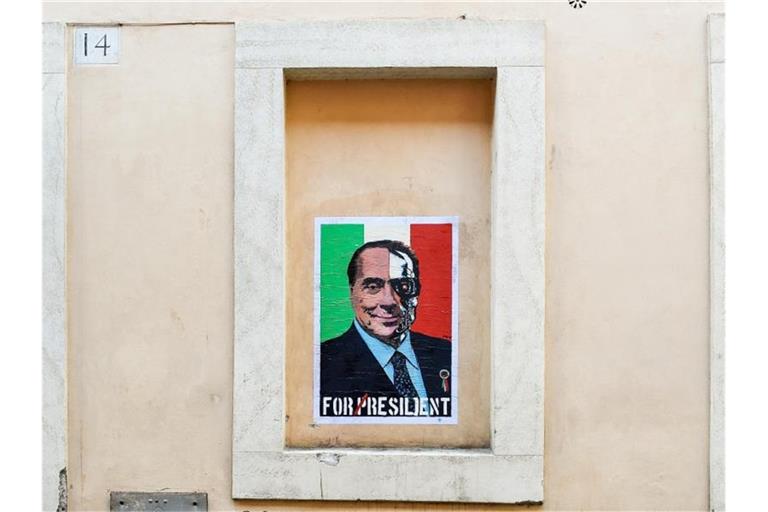 Ein Wandbild des Politikers Silvio Berlusconi in Rom. Foto: Marilla Sicilia/Mondadori/ZUMA/dpa