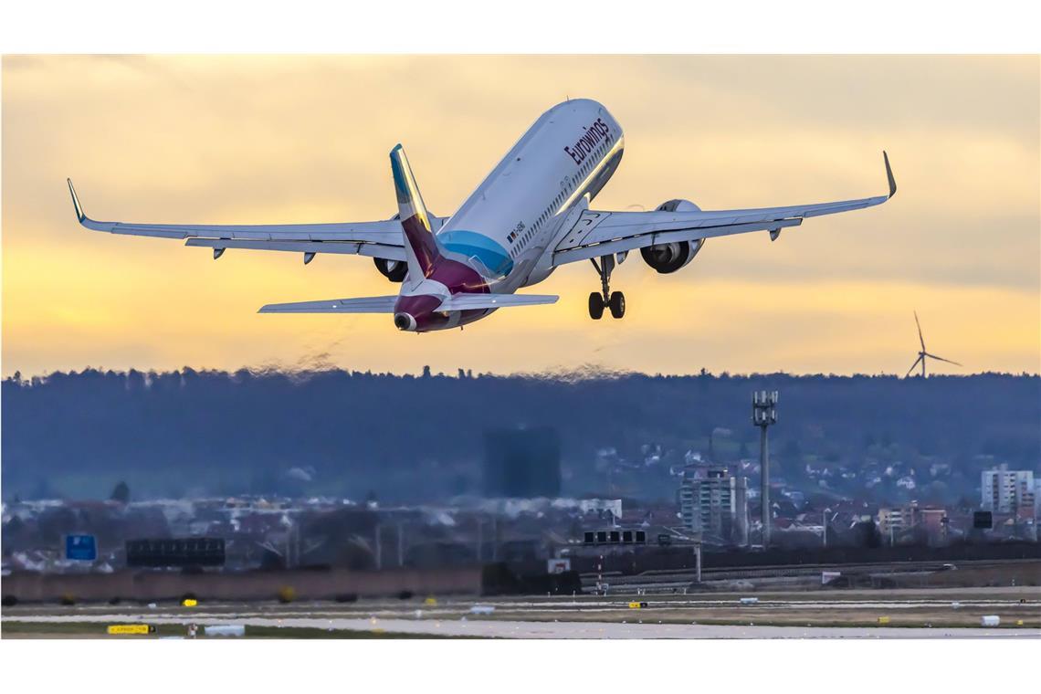 Ein Weg, um Flugzeuge klimafreundlicher zu machen, sind synthetische Kraftstoffe.