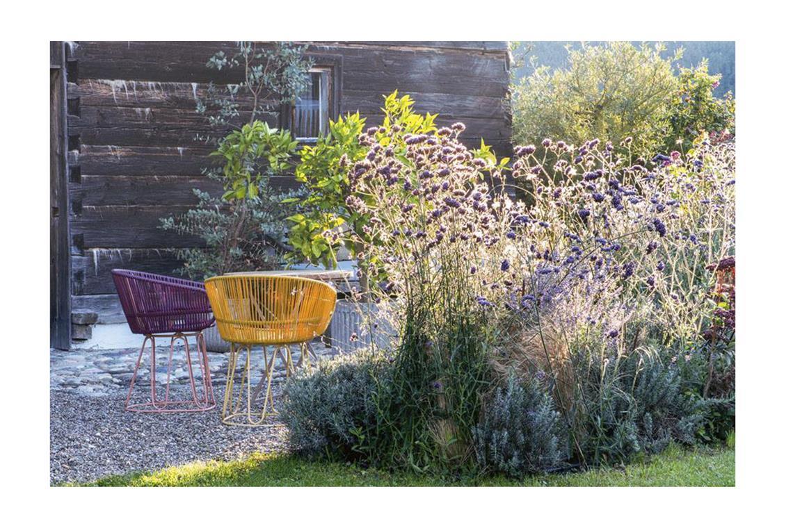 Das sind die schönsten Gärten des Jahres Ein weiterer Garten in Bayern erhält eine Anerkennung, dieser liegt in Amerang. Gestaltet hat ihn Alexandra Lehne von der Soulgarden GmbH. „Bauerngarten trifft auf Moderne“, urteilte die Jury, „eine perfekte Symbiose zwischen ländlicher Idylle und modernen Elementen“.