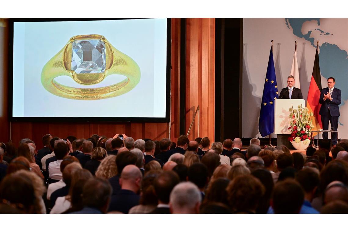 Ein wertvolle Ring, geraubt im Zweiten Weltkrieg, kehrte nach Polen zurück.
