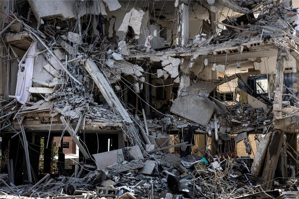 Netanjahu warnt Einwohner der Stadt Gaza: „verschwinden Sie" Ein zerstörtes Gebäude nahe Tel Aviv, das von einer iranischen Rakete getroffen wurde.
