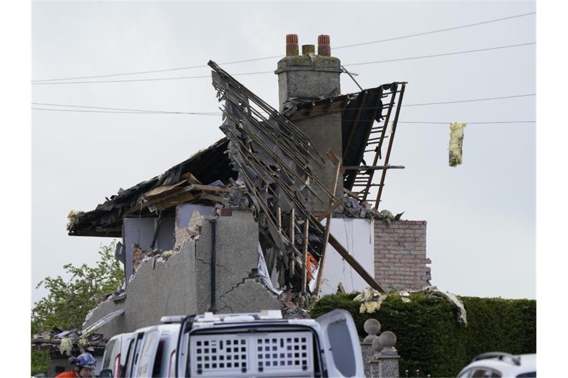 Ein zerstörtes Haus nach einer mutmaßlichen Gasexplosion in der Ortschaft Heysham nahe Lancaster. Foto: Danny Lawson/PA Wire/dpa