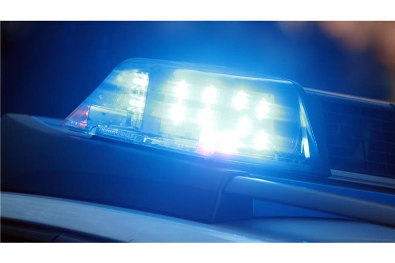 Ein Zeuge meldete den Motorrollerfahrer, weil dieser in Schlangenlinien fahrend und ohne Kennzeichen unterwegs war. (Symbolbild)