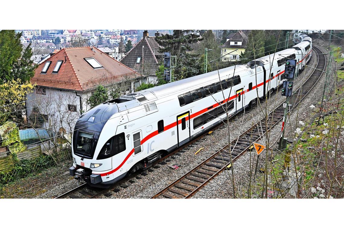 Tauziehen um die Gäubahn geht weiter Ein Zug der Gäubahn ist auf dem Stuttgarter Streckenabschnitt unterwegs.