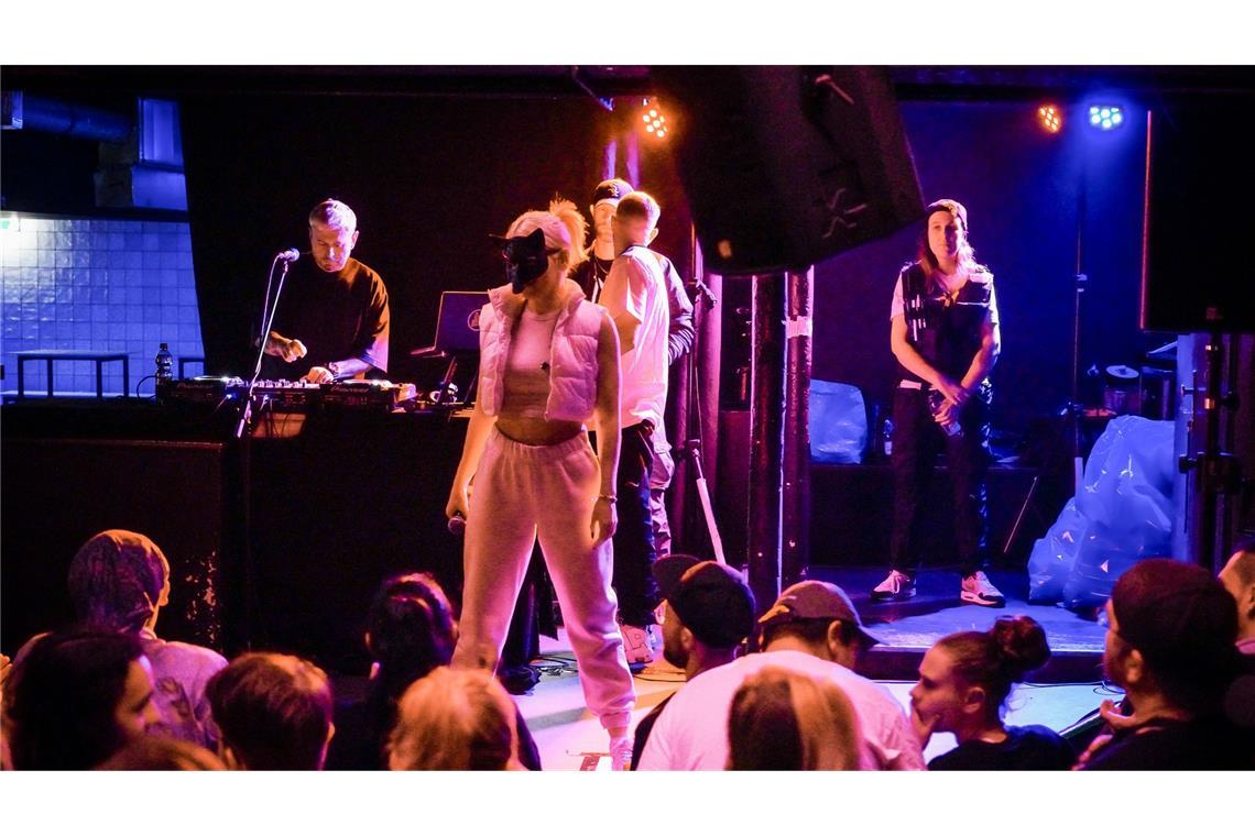 Willkommen im Fuxxxbau! So war’s bei Antifuchs in Stuttgart Eindrücke vom Konzert von Antifuchs am Mittwoch in der Schräglage
