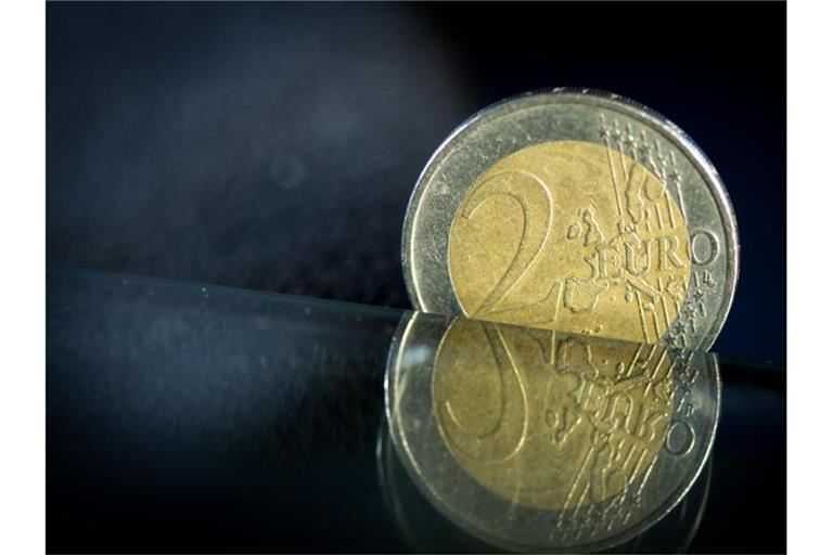 Eine 2-Euro-Münze. Foto: picture alliance/dpa/Symbolbild