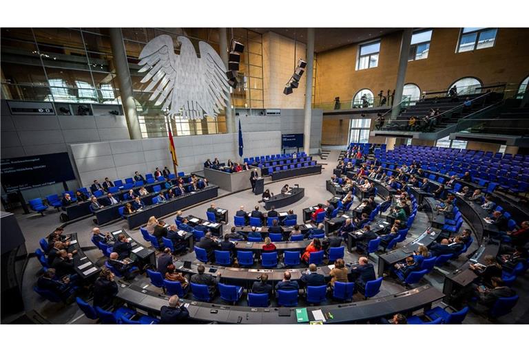 Eine 2014 beschlossene automatische Kopplung mit dem Nominallohnindex beschert den Bundestagabgeordneten eine Diätenerhöhung von 6% in diesem Jahr.