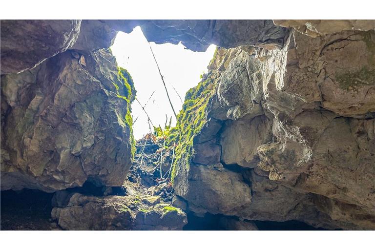 Eine Achtjährige ist beim Wandern in eine Höhle auf der Schwäbischen Alb abgestürzt. (Archivbild)