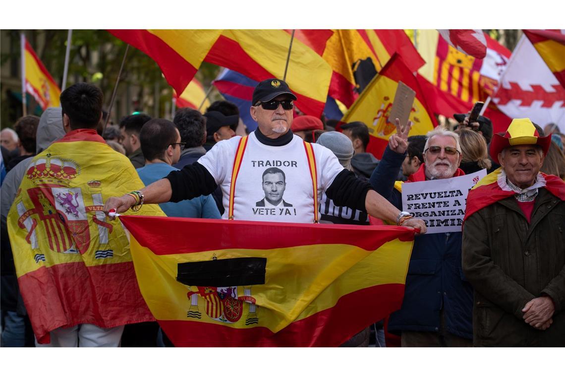 Eine ähnlich große Demo gegen Sánchez hatte es zuletzt im Juni gegeben.