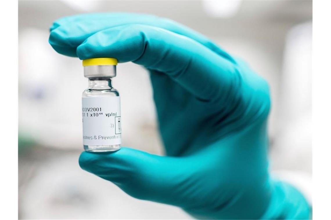 EU-Behörde gibt grünes Licht für Johnson & Johnson-Impfstoff Eine Ampulle mit dem Corona-Impfstoff des US-Pharmakonzerns Johnson & Johnson. Foto: ./Johnson & Johnson/AP/dpa