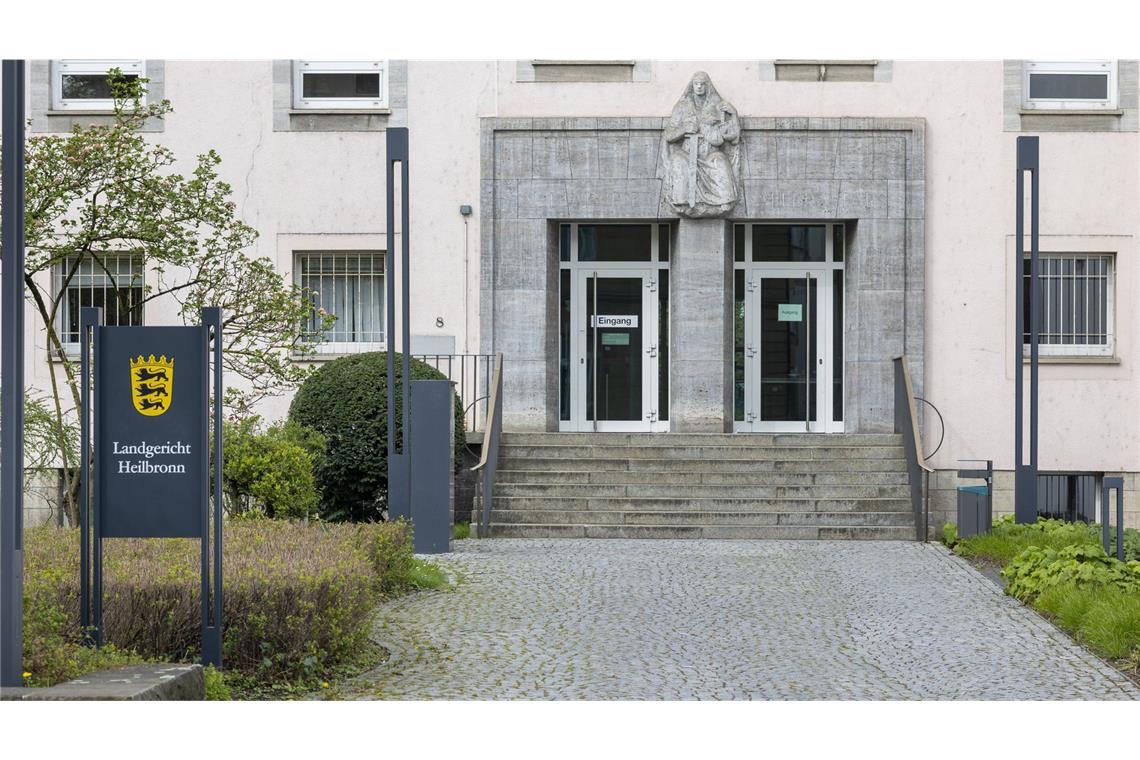 Eine angehende Notfallsanitäterin aus dem Kreis Ludwigsburg muss  in Haft (Symbolfoto)