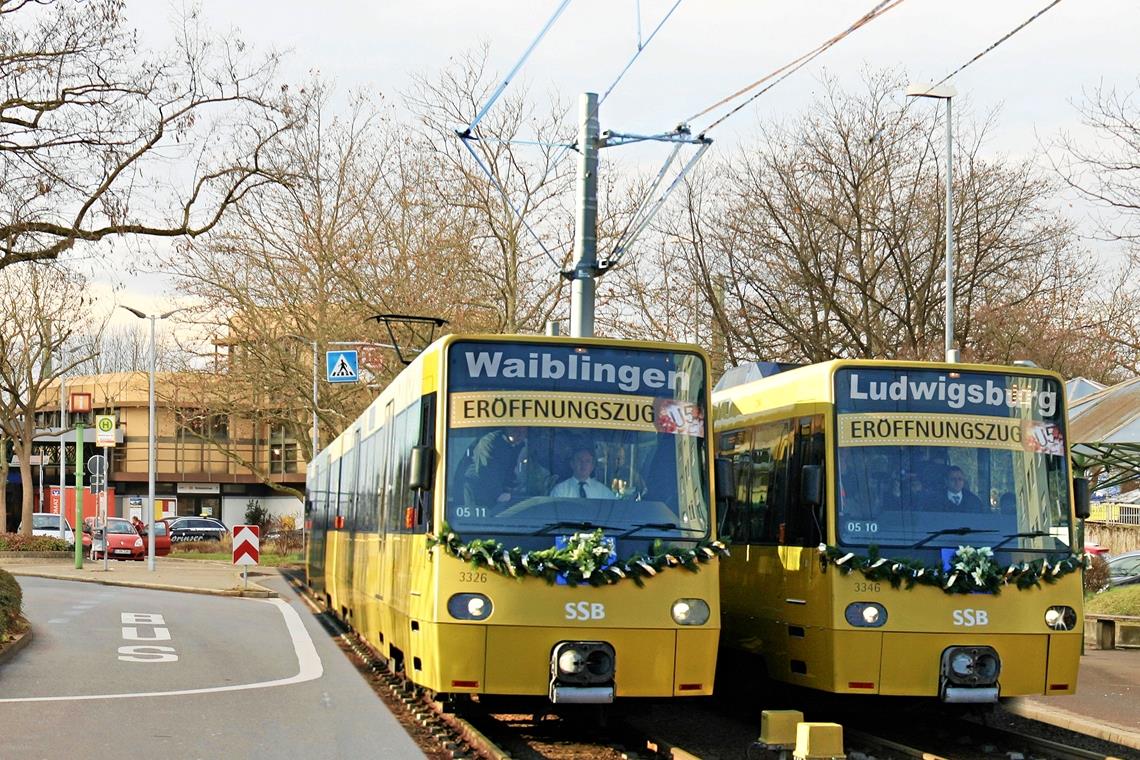 Wann kommt die Stadtbahn? Eine Art Science-Fiction: Vielleicht sieht so wie auf dieser Fotomontage irgendwann einmal die Stadtbahneröffnung am Waiblinger Bahnhof aus. Vorerst ist ein Direktbus das wahrscheinlichere Szenario für den öffentlichen Nahverkehr in Richtung Ludwigsburg. Foto/Montage: Habermann