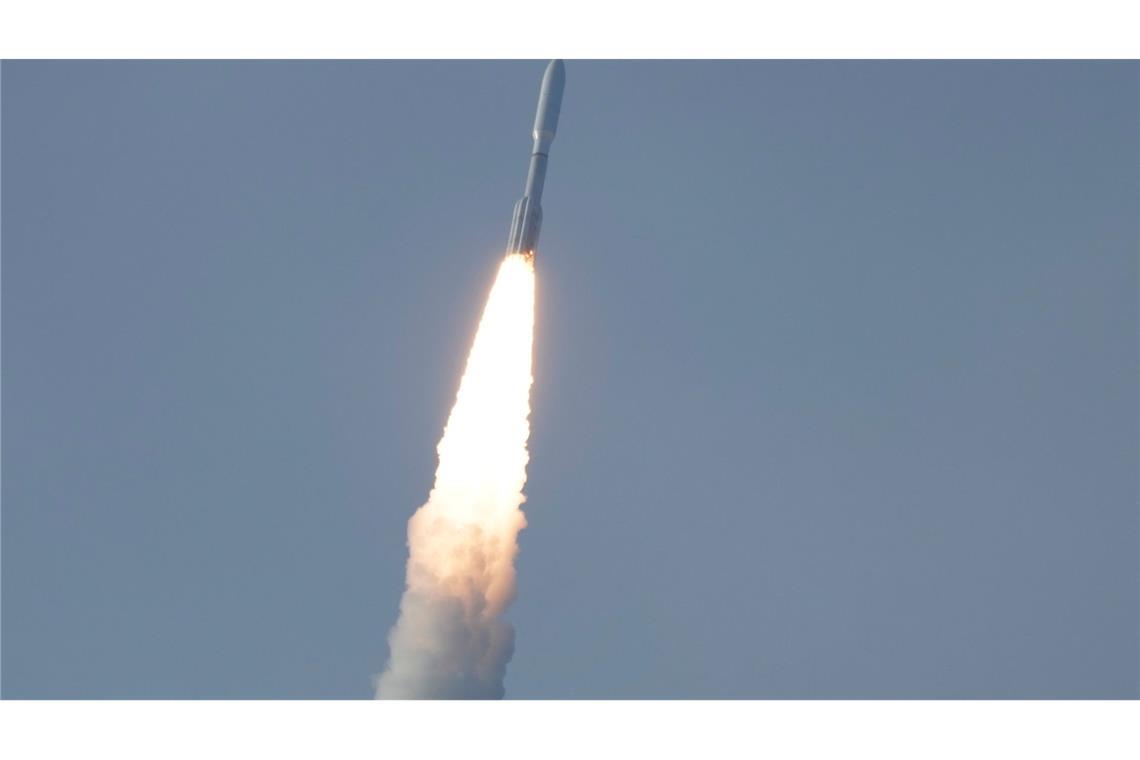 Bilder des Tages Eine Atlas-V-Rakete der United Launch Alliance mit 27 Internet-Satelliten von Amazons Project Kuiper hebt vom Launch Complex 41 der Cape Canaveral Space Force Station ab.