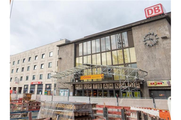 Eine Baugrube vor dem Hauptbahnhof Ulm. Foto: Stefan Puchner/dpa/Archivbild