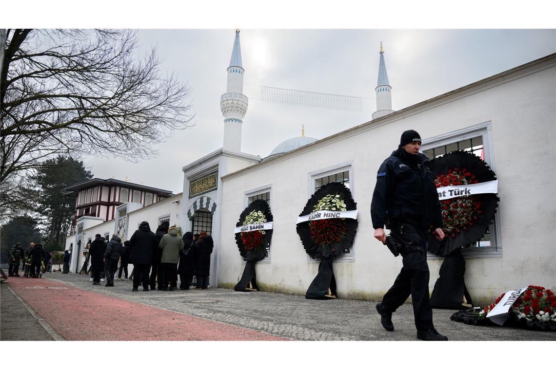 Eine Beerdigung im Berliner Clan-Milieu wird von der Polizei begleitet.