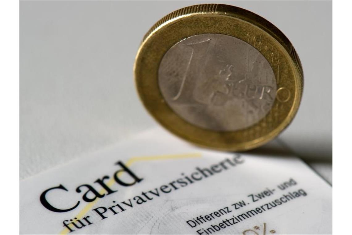 Corona: Höhere Prämien für Privatpatienten unwahrscheinlich „Eine Beitragsanpassung zum 1. Januar 2021 ausschließlich aufgrund des Virus halte ich für unwahrscheinlich“, sagt ein Branchenexperte. Foto: Arno Burgi/dpa-Zentralbild/dpa