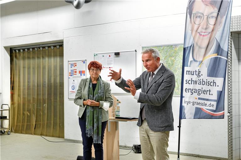 „Eine bessere als die Inge bekommen Sie nicht.“ Innenminister Thomas Strobl hält große Stücke auf die Backnanger CDU-Kandidatin Inge Gräßle.Foto: J. Fiedler