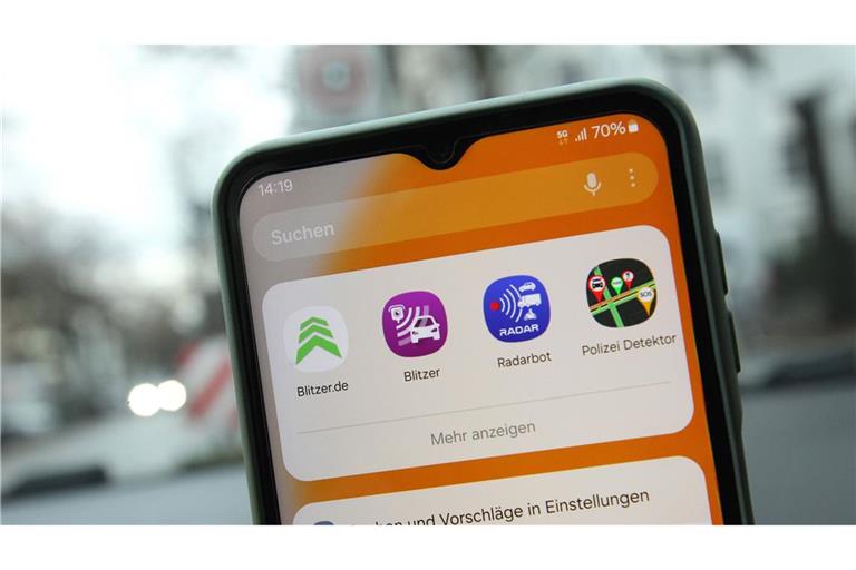 Eine Blitzer-App wurde einem BMW-Fahrer aus Tuttlingen zum Verhängnis. (Symbolbild)
