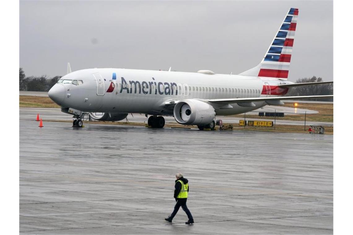 Eine Boeing 737 Max der American Airlines ist in einer Wartungseinrichtung in Tulsa abgestellt. Foto: Lm Otero/AP/dpa