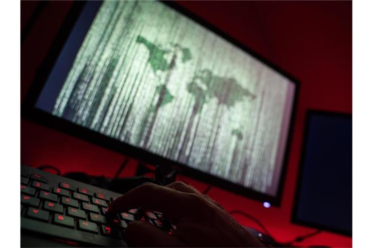 Eine britische Sicherheitsbehörde warnt vor russischen Cyberangriffen. Foto: Nicolas Armer/dpa/Illustration