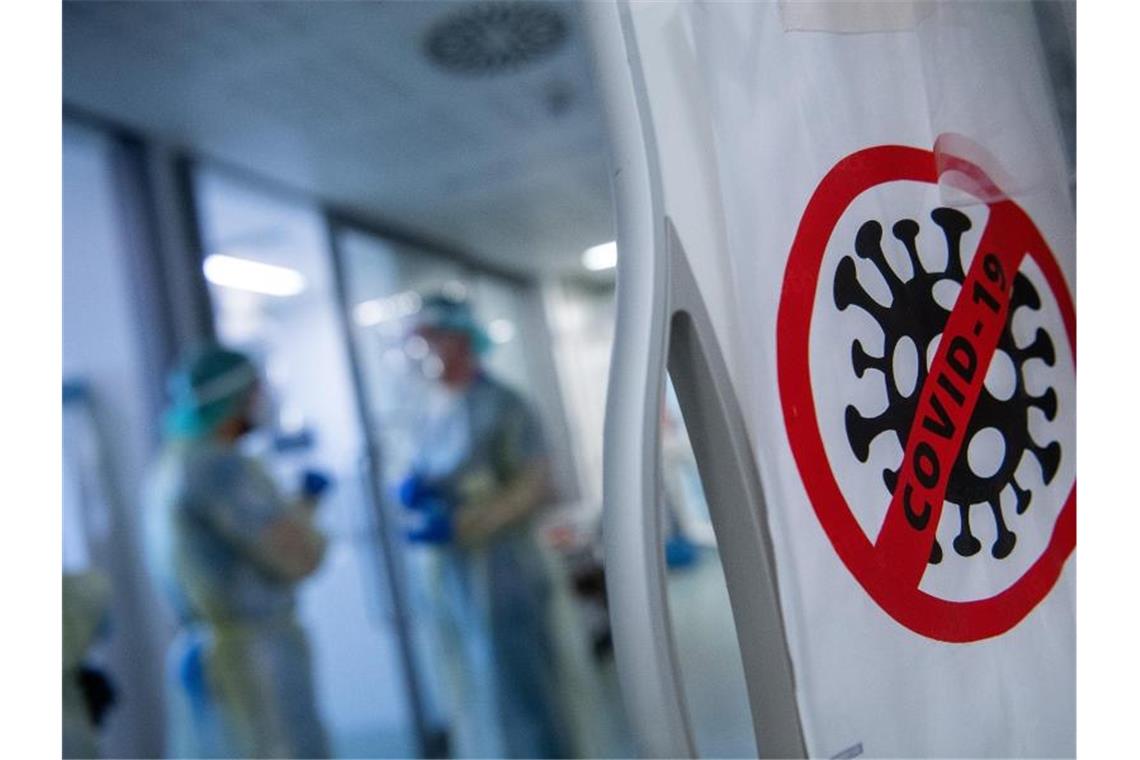 Lauterbach: Bonus für Pflegekräfte Eine Corona-Intensivstation. Foto: Sebastian Gollnow/dpa